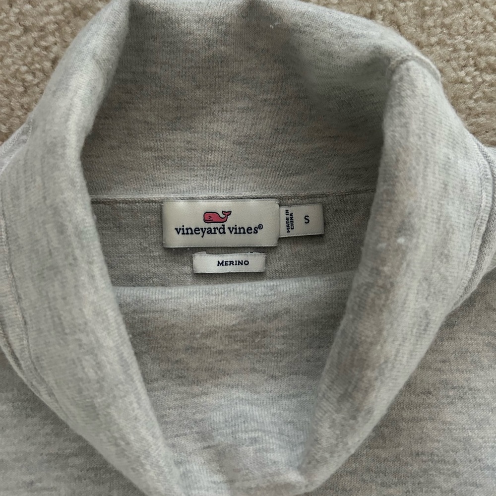 Vineyard Vine Split Back Gray Ls Turtleneck - image 4